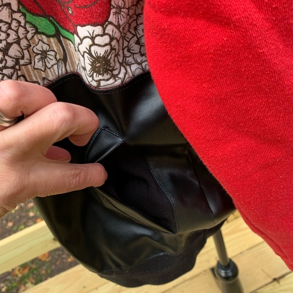 5 for $25 Imperious pullover faux leather bottom - Picture 4 of 5